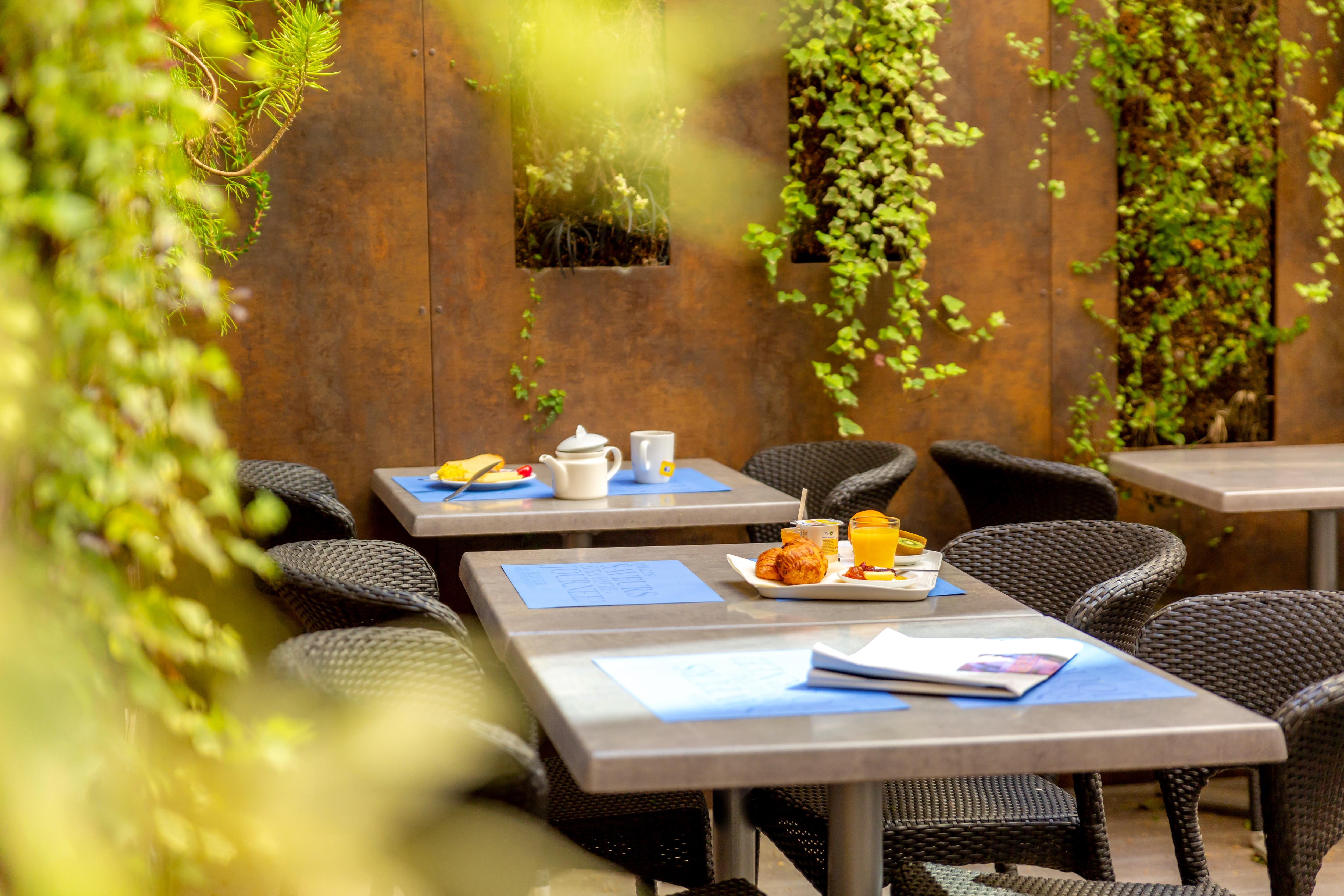 Kyriad - Palais Des Papes Hotel 3*