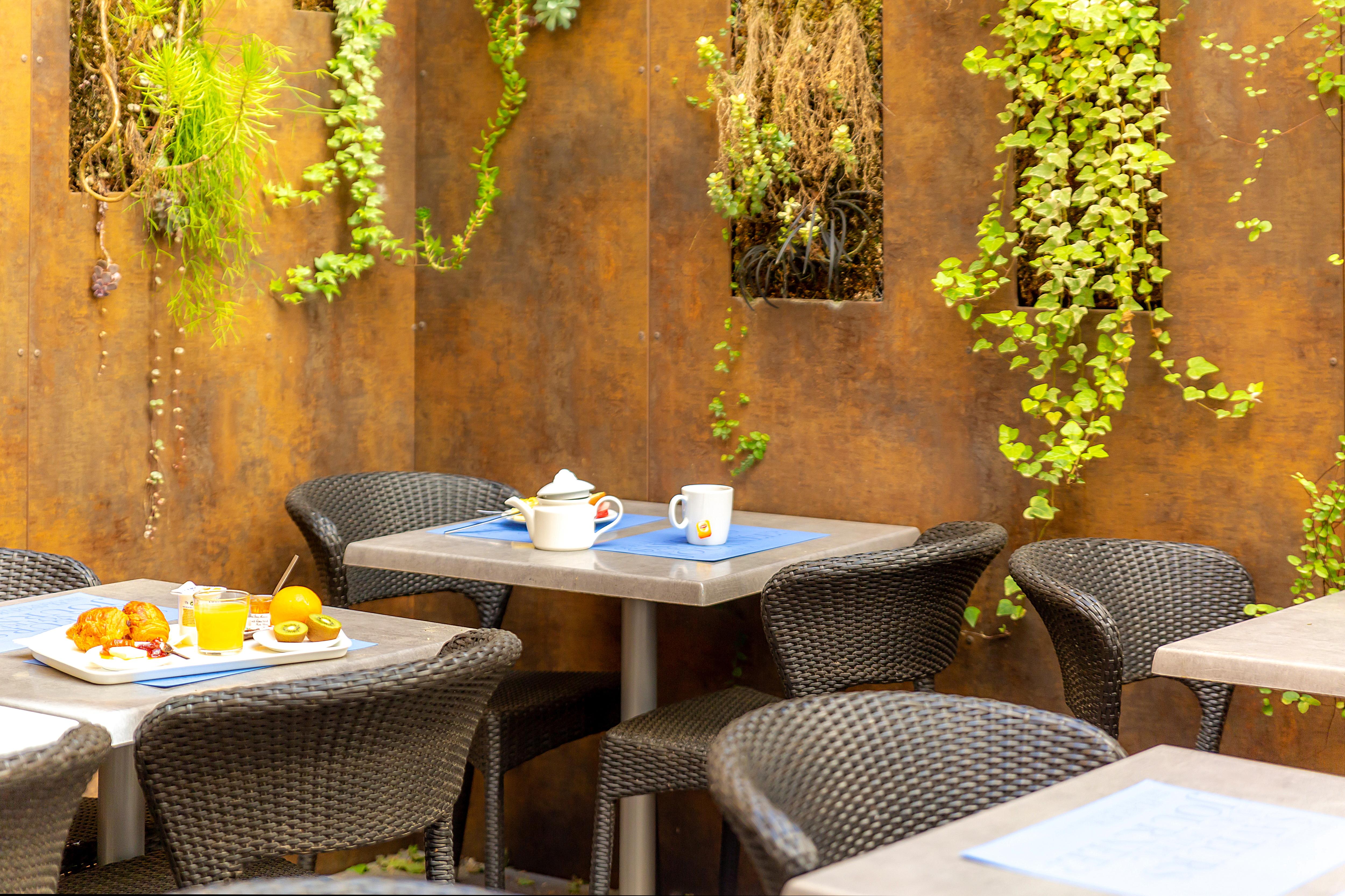 Kyriad - Palais Des Papes Hotel 3*