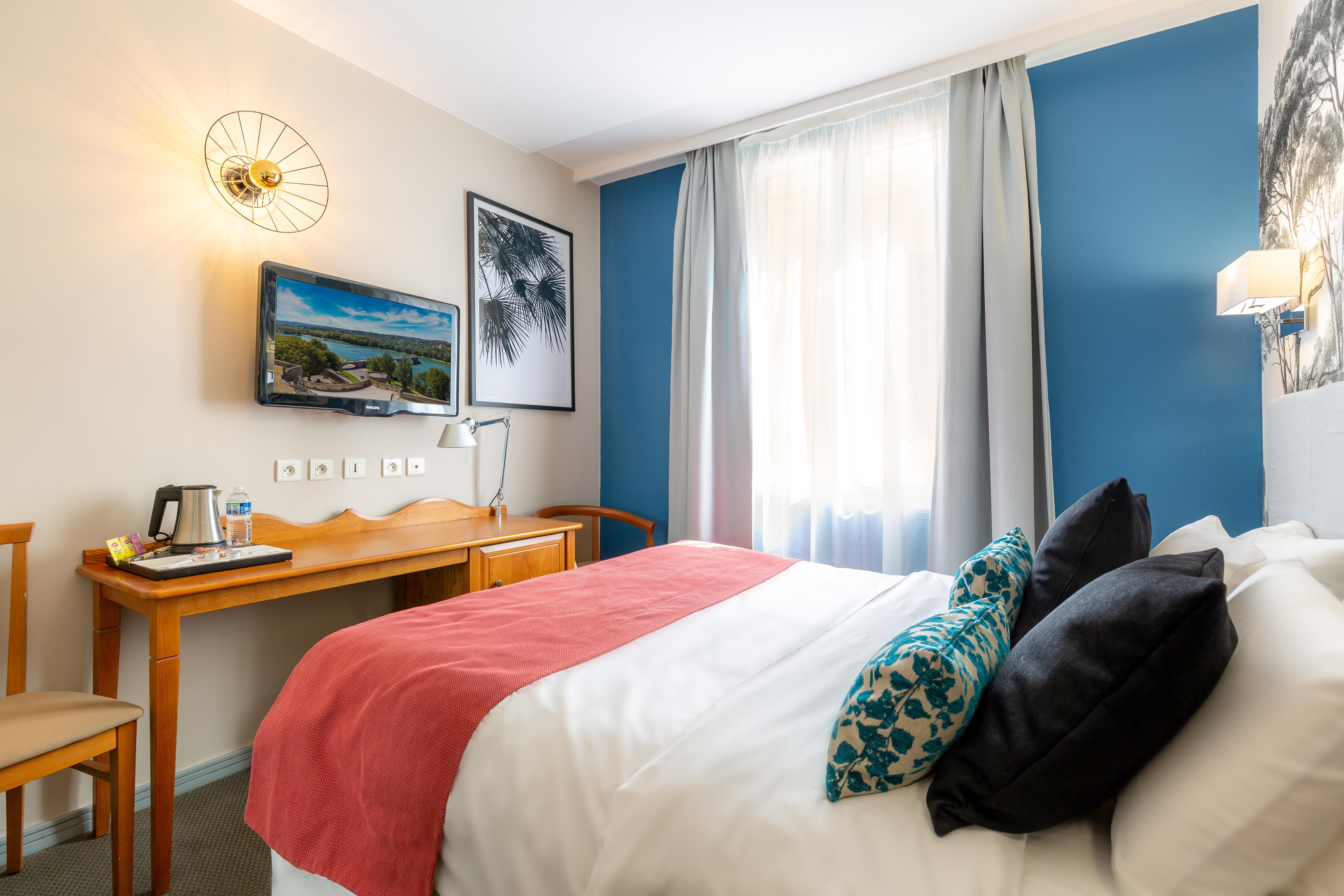 Hotel Kyriad - Palais Des Papes 3*